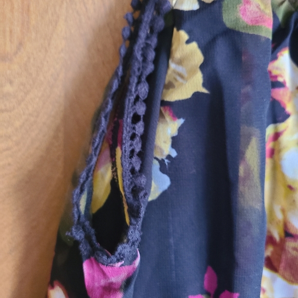 🦩3/$30 Mlle Gabrielle Floral Maxi Dress - size medium - Picture 4 of 6